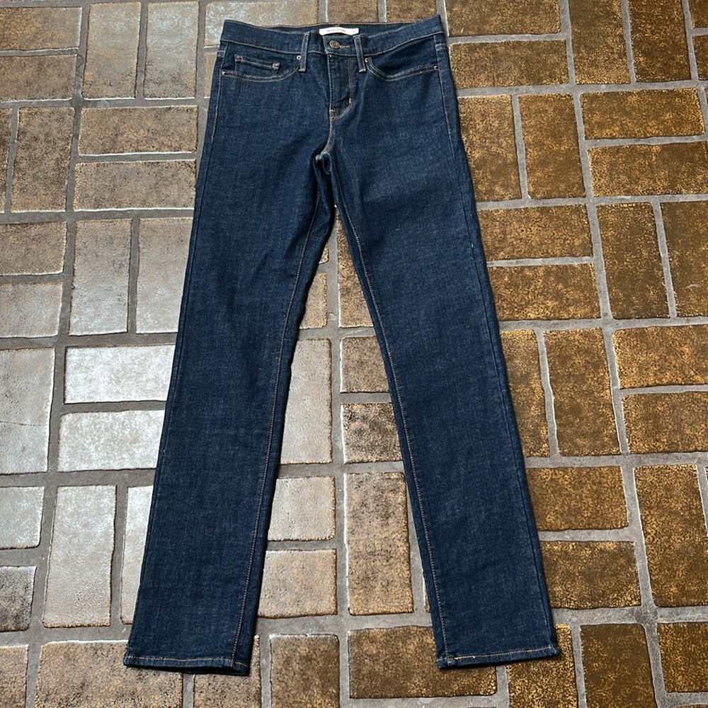 Levi’s Mid-Rise 312 Shaping Slim Leg Jean - Picture 2 of 15
